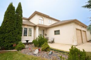 Two-storey Linden Woods family home at 15 Wethersfield Road in Winnipeg with landscaped yard and double garage